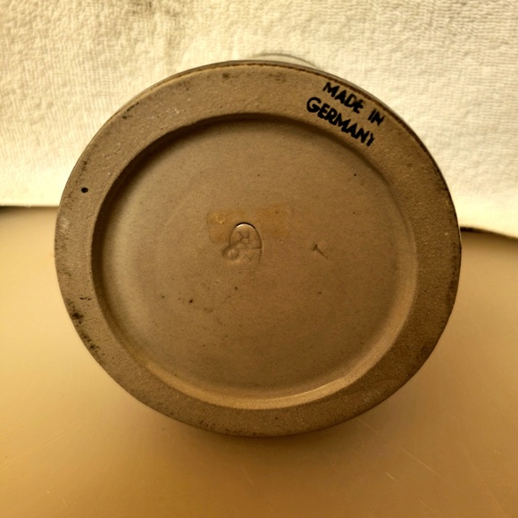 Authentic German Stoneware Beer Stein with hinged pewter lid- Post 1949 - Picture 8 of 8